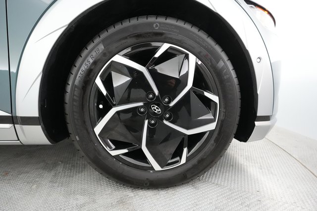 2024 Hyundai IONIQ 5 — photo 13 of 33