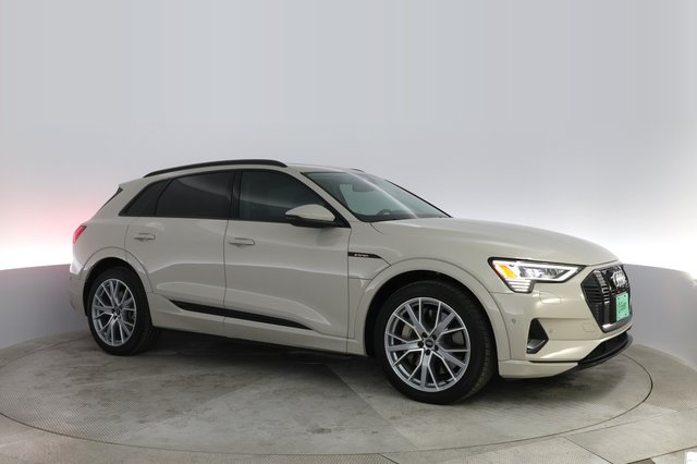 2021 Audi e-tron — photo 13 of 27