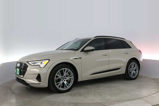 2021 Audi e-tron — photo 12 of 27