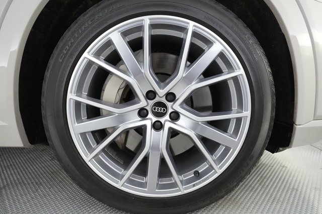 2021 Audi e-tron — photo 17 of 27