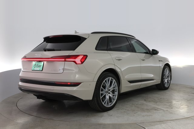 2021 Audi e-tron — photo 3 of 27