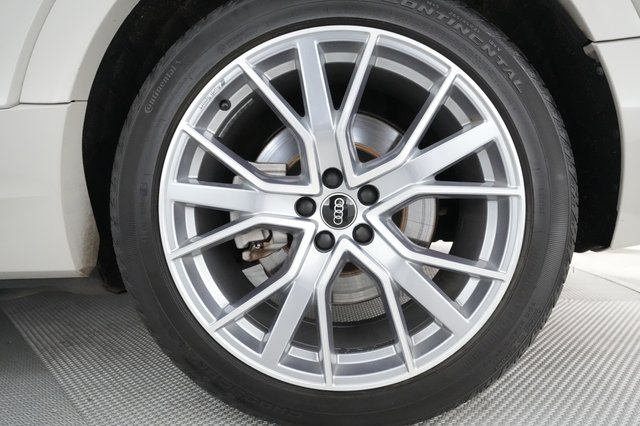 2021 Audi e-tron — photo 16 of 27