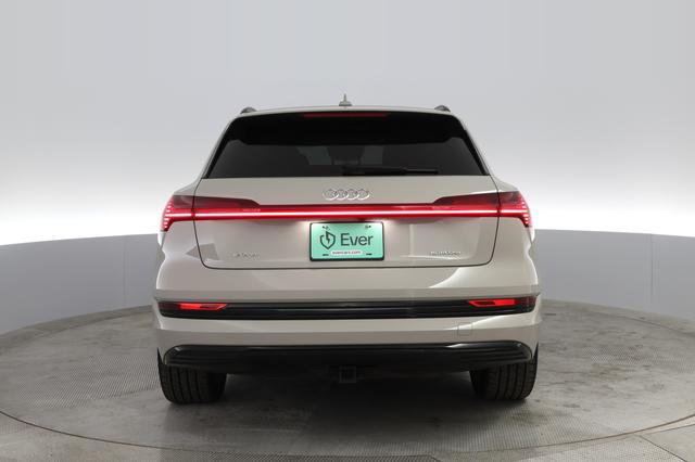 2021 Audi e-tron — photo 9 of 27