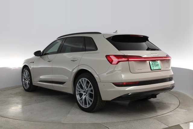 2021 Audi e-tron — photo 10 of 27