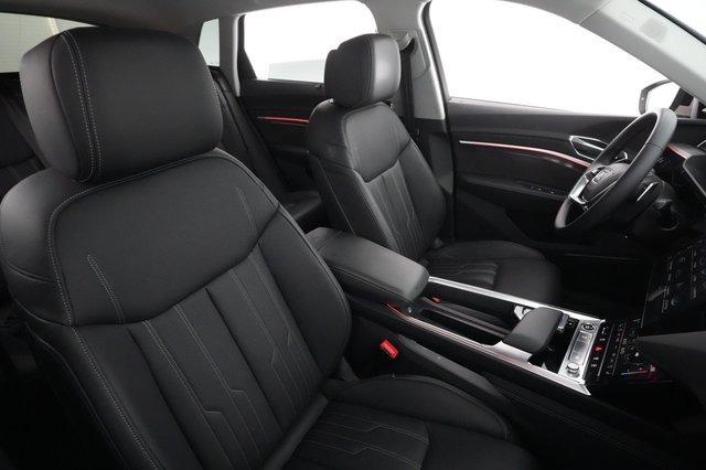 2021 Audi e-tron — photo 19 of 27