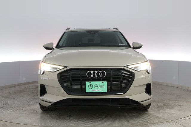 2021 Audi e-tron — photo 14 of 27