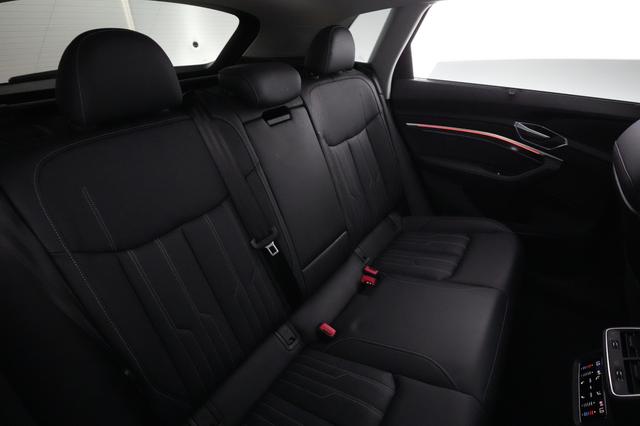 2021 Audi e-tron — photo 4 of 27