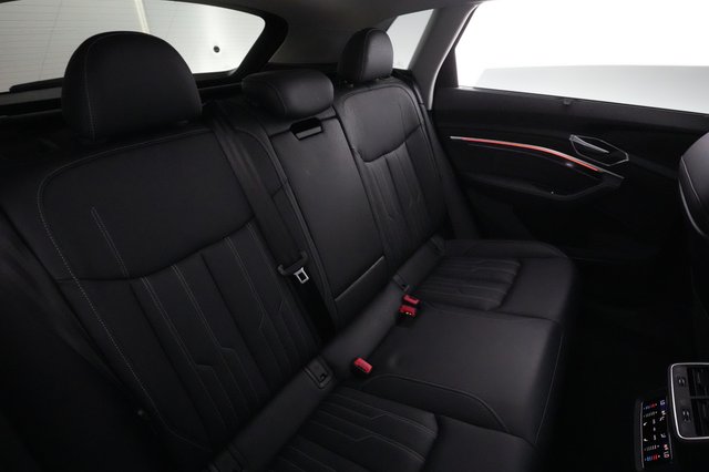 2021 Audi e-tron — photo 4 of 27