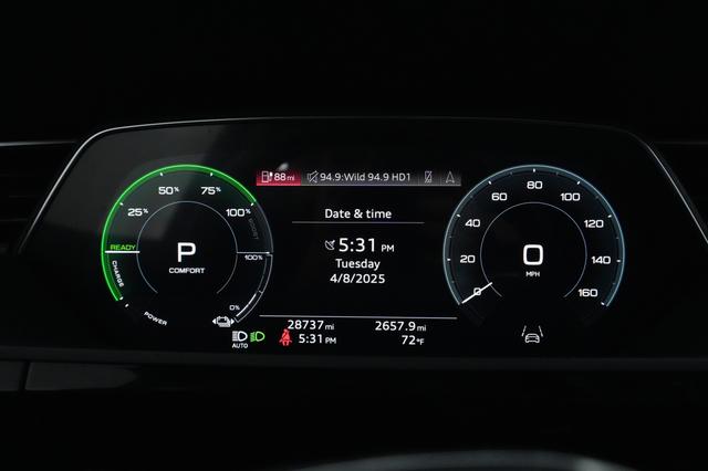 2021 Audi e-tron — photo 5 of 27