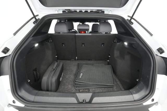 2021 Volkswagen ID.4 — photo 19 of 102