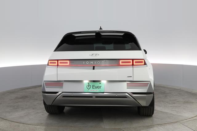 2022 Hyundai IONIQ 5 — photo 9 of 20