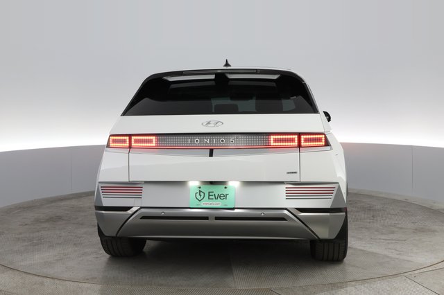 2022 Hyundai IONIQ 5 — photo 9 of 20