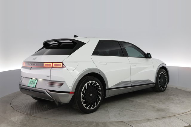 2022 Hyundai IONIQ 5 — photo 8 of 20