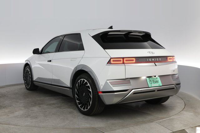 2022 Hyundai IONIQ 5 — photo 11 of 20