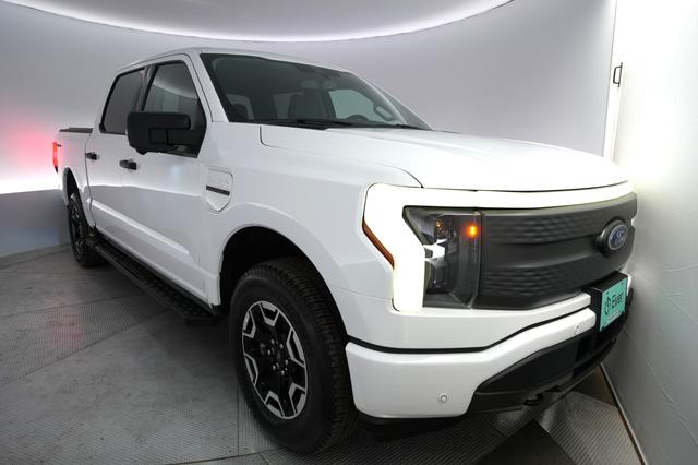 2022 Ford F-150 Lightning — VIN 1FT6W1EV1NWG08777